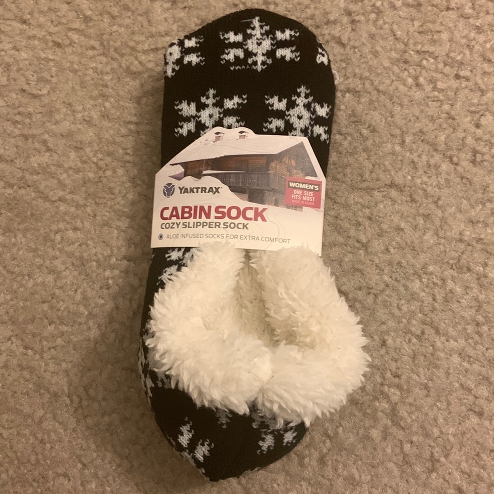 Cabin Slipper Socks NWT - Picture 1 of 3